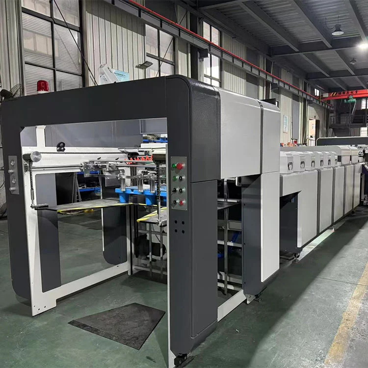 Mașină automată de lac cu ulei UV pentru hârtie groasă și subțire